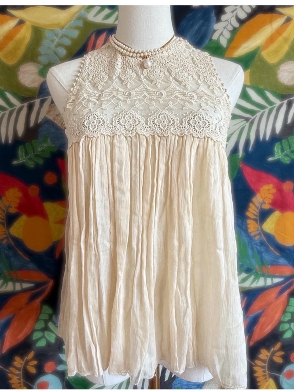 Elegant Cream Lace Yoke Sleeveless Top by